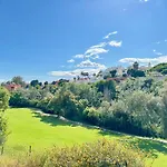 Nyaraló Casa De La Alegria, 3-Bedroom House Near Cabopino Beach & Golf, Marbella *