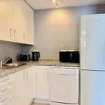 Casa De La Alegria, 3-bedroom House Near Cabopino Beach, Holiday home