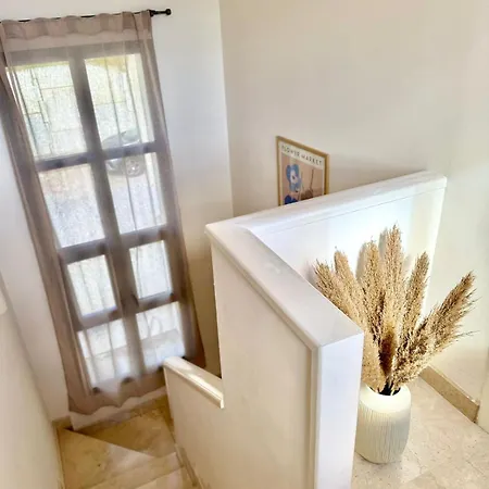 Casa De La Alegria, 3-bedroom House Near Cabopino & Golf, Feriehus Marbella