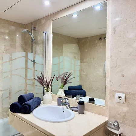 Casa De La Alegria, 3-bedroom House Near Cabopino & Golf, Feriehus Marbella