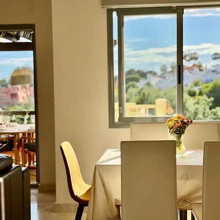 Casa De La Alegria, 3-bedroom House Near Cabopino Beach, Ferienhaus