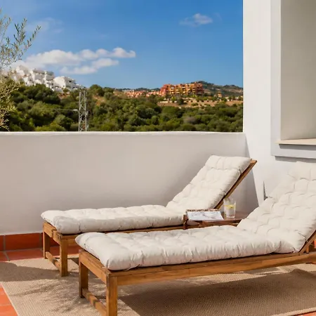 Casa De La Alegria, 3-bedroom House Near Cabopino & Golf, Feriehus Marbella