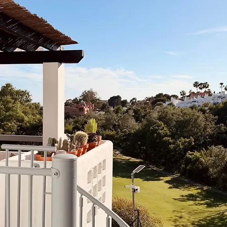Casa De La Alegria, 3-bedroom House Near Cabopino & Golf, Feriehus *