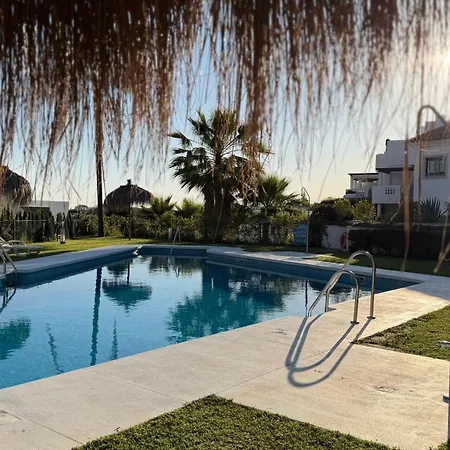 Casa De La Alegria, 3-bedroom House Near Cabopino & Golf, Marbella