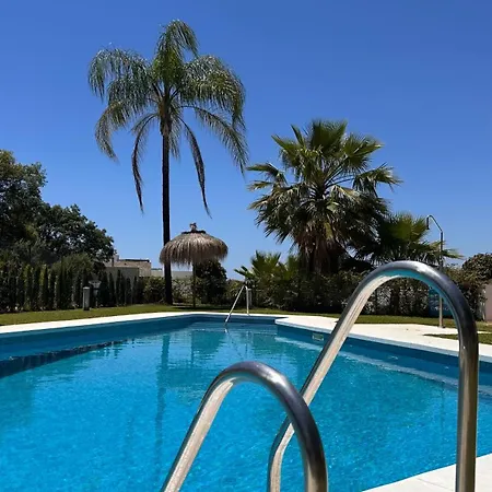 Casa De La Alegria, 3-bedroom House Near Cabopino & Golf, Feriehus