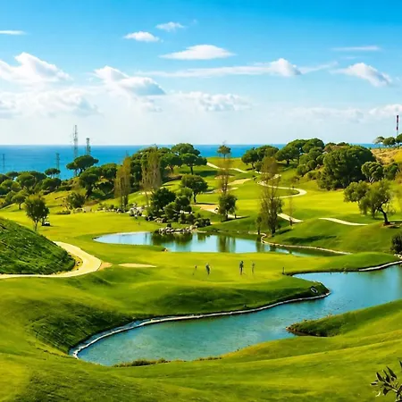 Casa De La Alegria, 3-bedroom House Near Cabopino & Golf, Feriehus Marbella