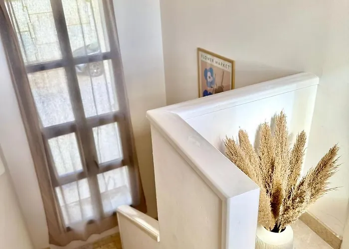 Casa De La Alegria, 3-bedroom House Near Cabopino Beach, Hébergement de vacances Marbellac
