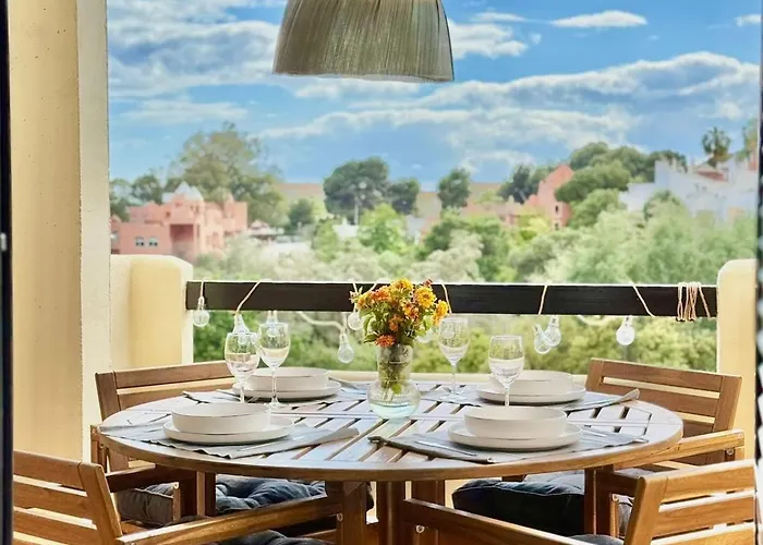Casa De La Alegria, 3-bedroom House Near Cabopino Beach,