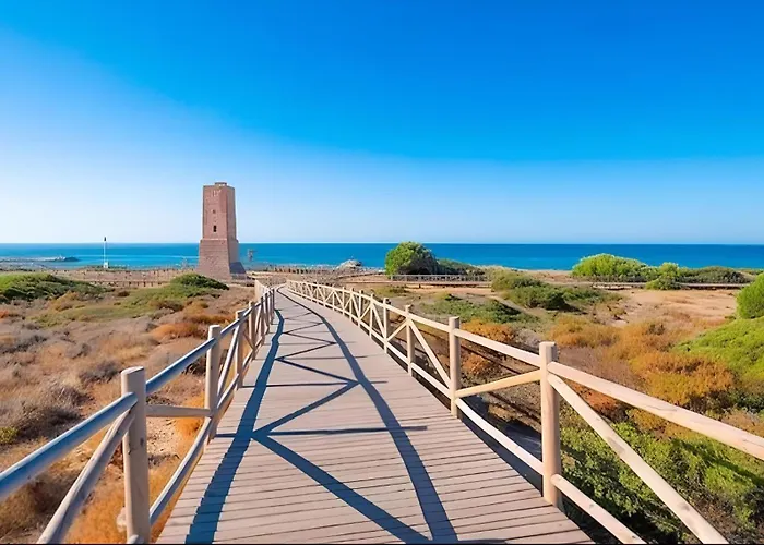 Ferienhaus Casa De La Alegria, 3-bedroom House Near Cabopino Beach, Marbella
