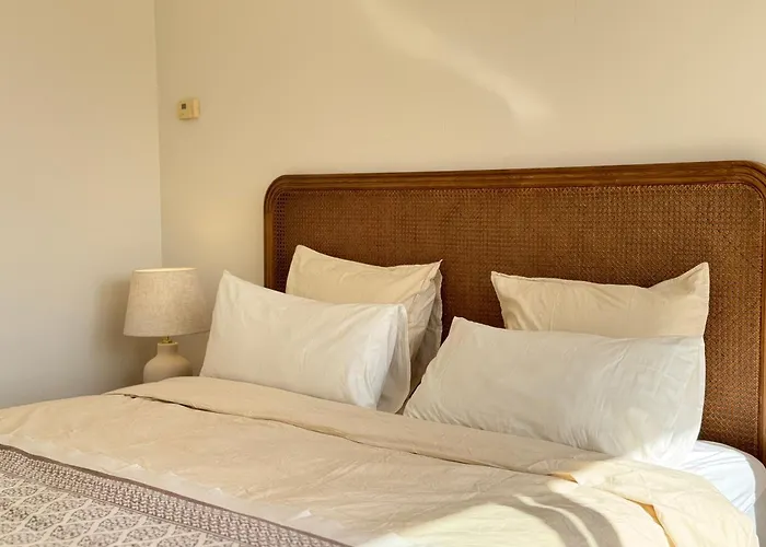Casa De La Alegria, 3-bedroom House Near Cabopino Beach, Ferienhaus