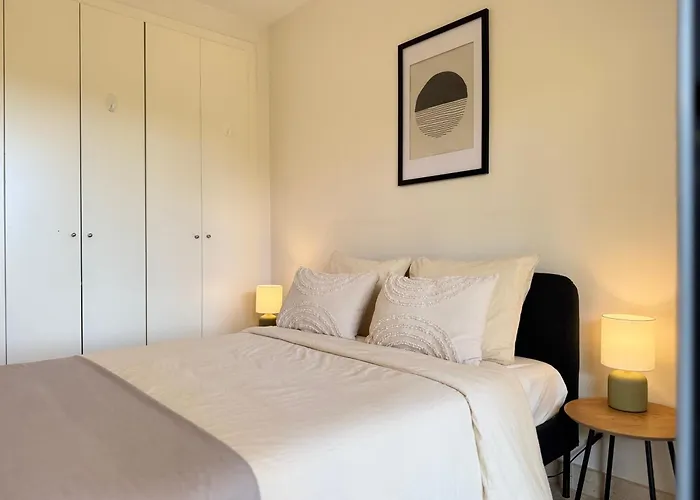 Casa De La Alegria, 3-bedroom House Near Cabopino Beach,