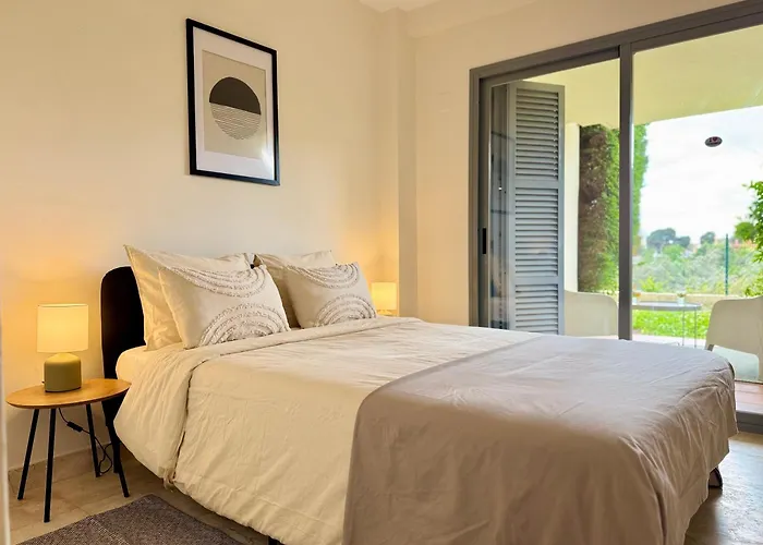 Casa De La Alegria, 3-bedroom House Near Cabopino Beach, * Marbella