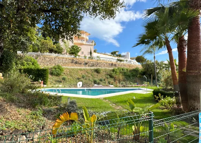 Casa De La Alegria, 3-bedroom House Near Cabopino Beach,