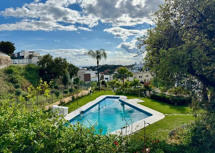 Casa De La Alegria, 3-bedroom House Near Cabopino Beach, Marbellac