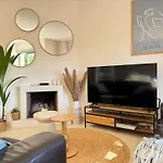 Casa De La Alegria, 3-bedroom House Near Cabopino Beach, בית נופש מארבלה